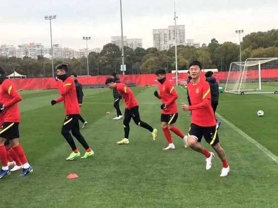 它们对社会既是一个反映的、客观的，又是一个推动。